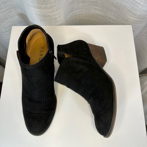 Fergie Bianca Laser Cut Perforations Faux Leather Booties 8.5 - Picture 7 of 11